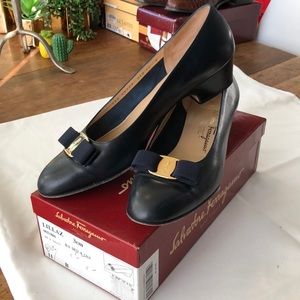 Salvatore Ferragamo Lillaz pumps, navy blue